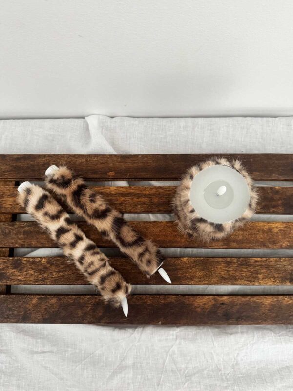 Blockljus brun leopard mellanlång päls