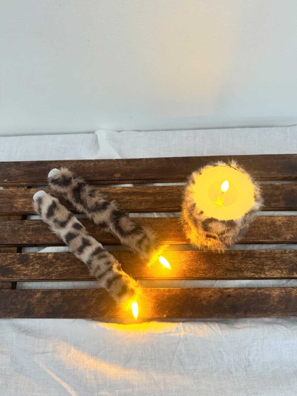 Blockljus brun leopard mellanlång päls