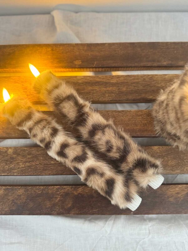 Blockljus brun leopard mellanlång päls