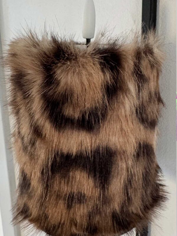 Blockljus brun leopard mellanlång päls