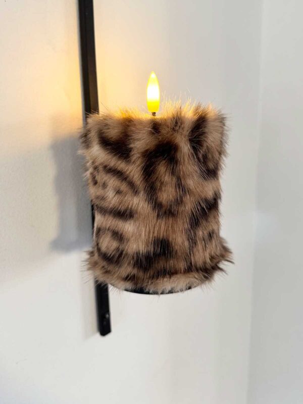 Blockljus brun leopard mellanlång päls