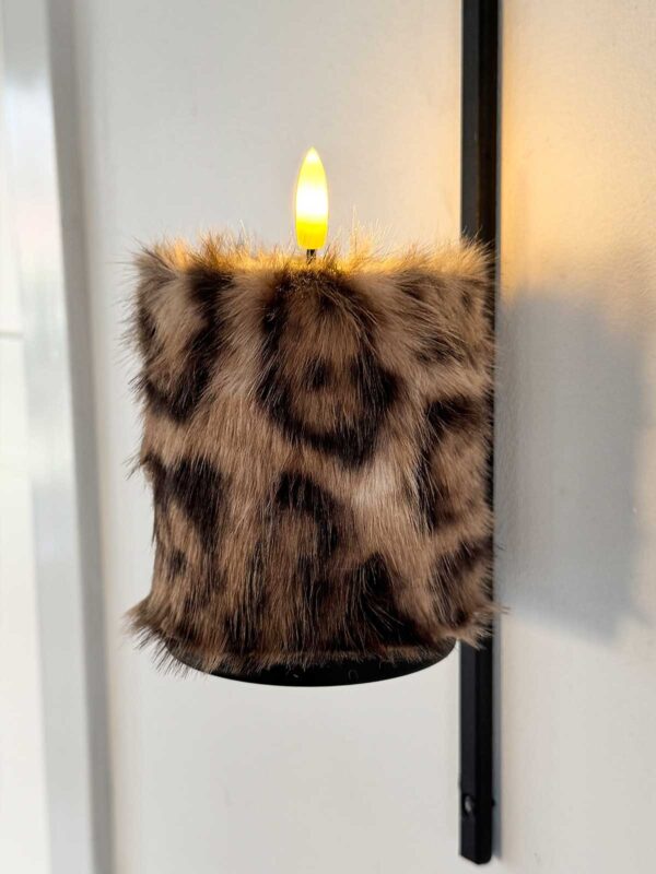 Blockljus brun leopard mellanlång päls