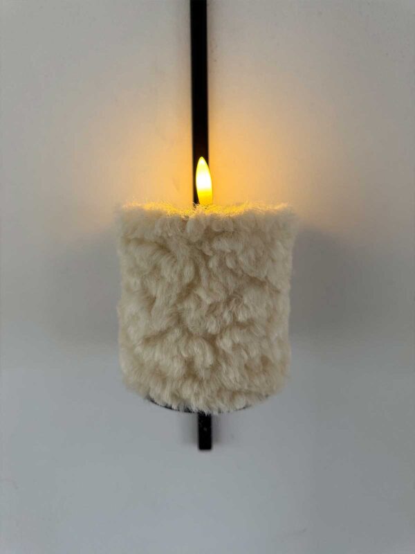 Blockljus vit mellanlång päls