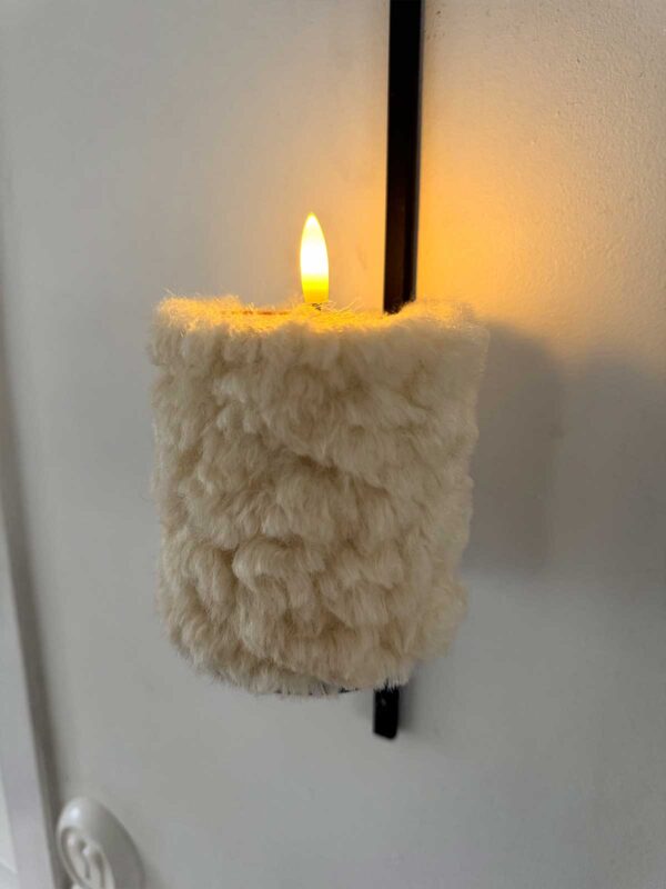 Blockljus vit mellanlång päls