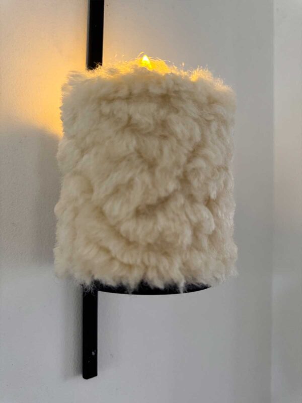 Blockljus vit mellanlång päls