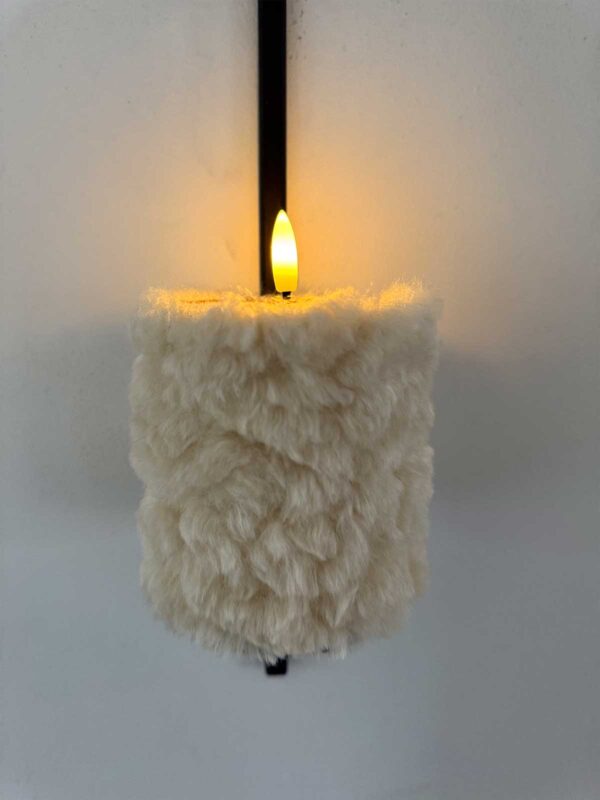 Blockljus vit mellanlång päls