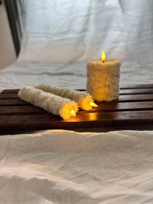 Blockljus vit mellanlång päls