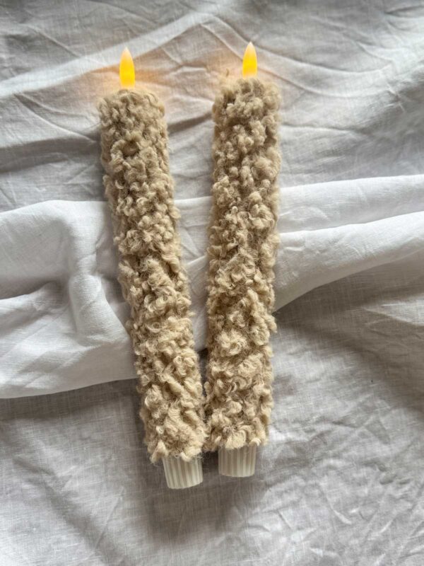 Kronljus beige korthårig päls