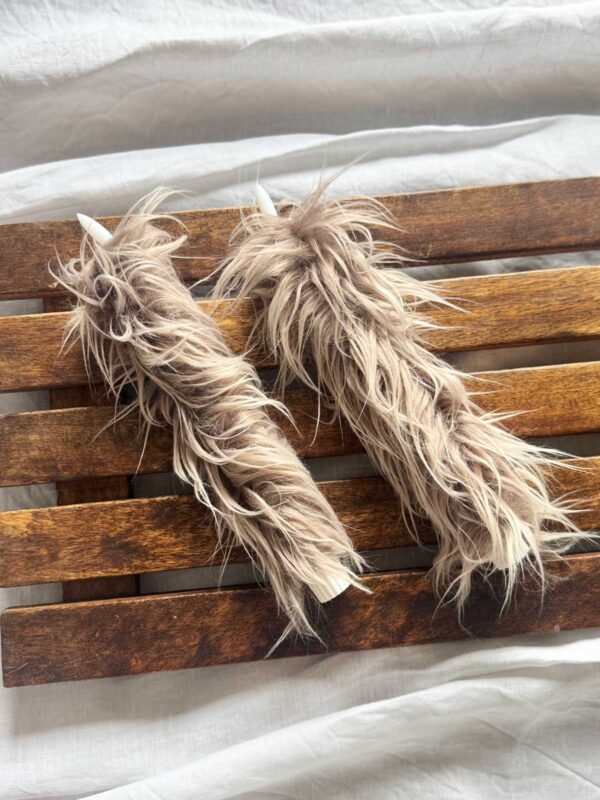 Kronljus beige långhårig päls