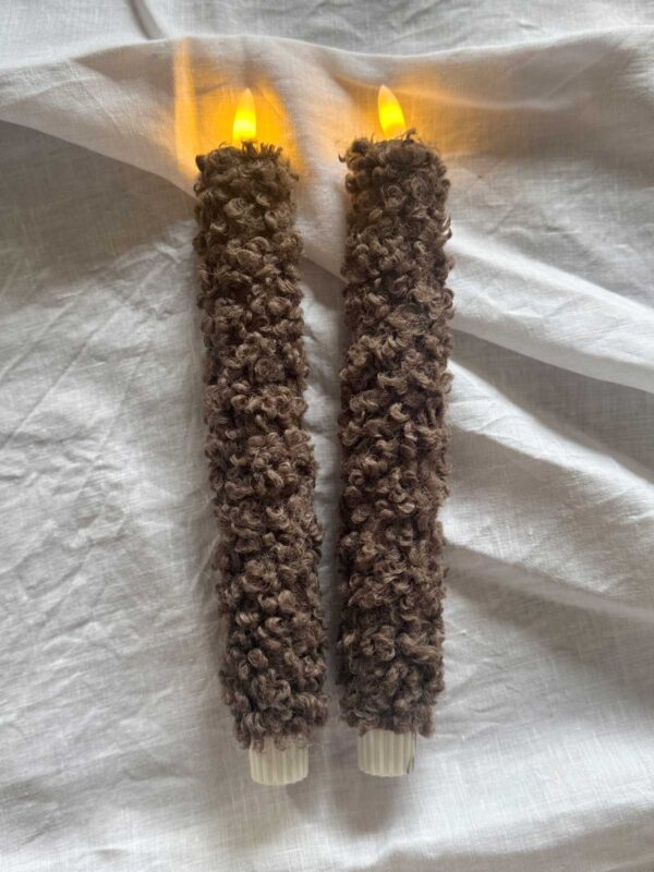 Kronljus brun korthårig päls