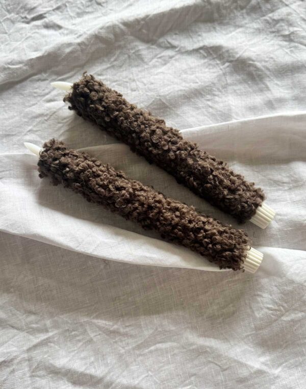 Kronljus brun korthårig päls