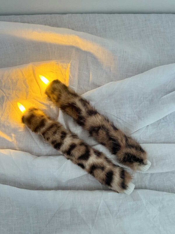 Kronljus brun leopard mellanlång päls