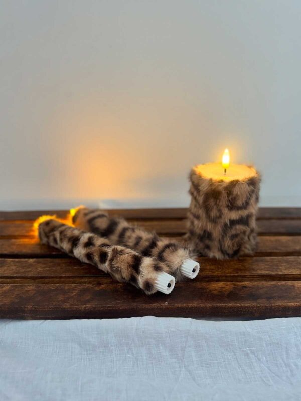 Kronljus brun leopard mellanlång päls