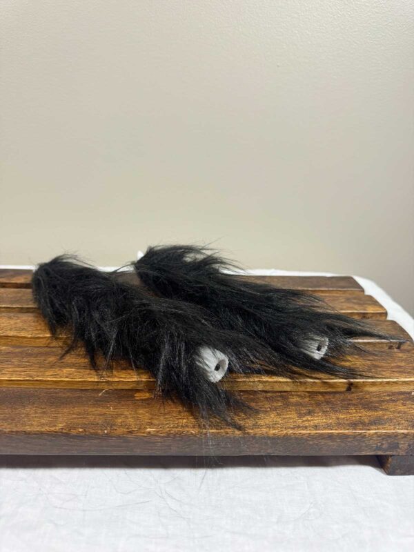 Kronljus svart långhårig päls