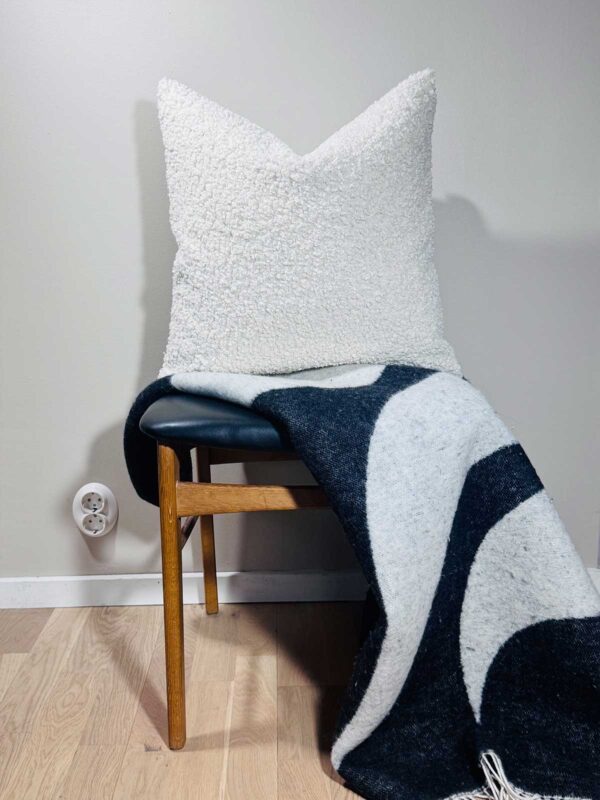 Kudde vit korthårig päls