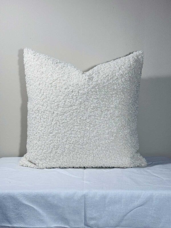 Kudde vit korthårig päls