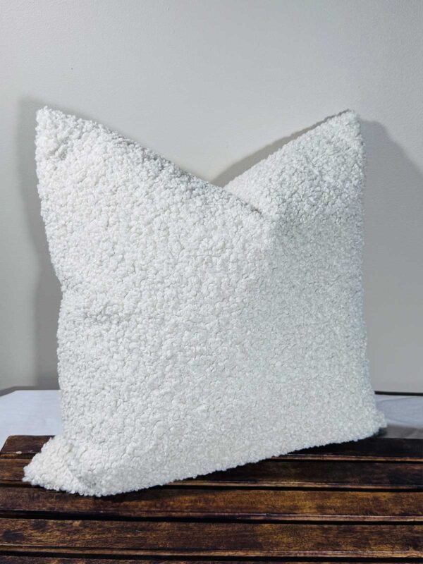 Kudde vit korthårig päls