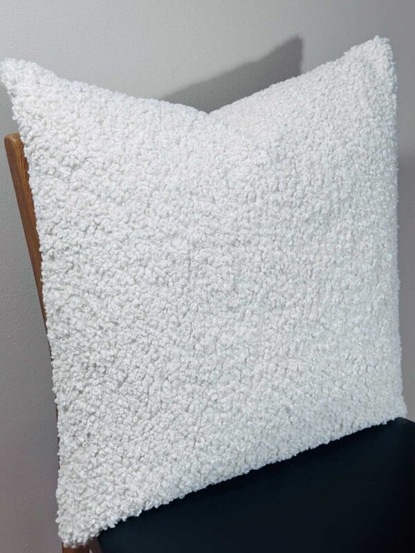 Kudde vit korthårig päls