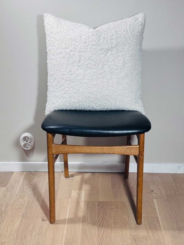 Kudde vit korthårig päls