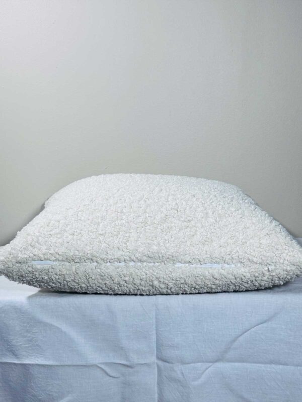 Kudde vit korthårig päls