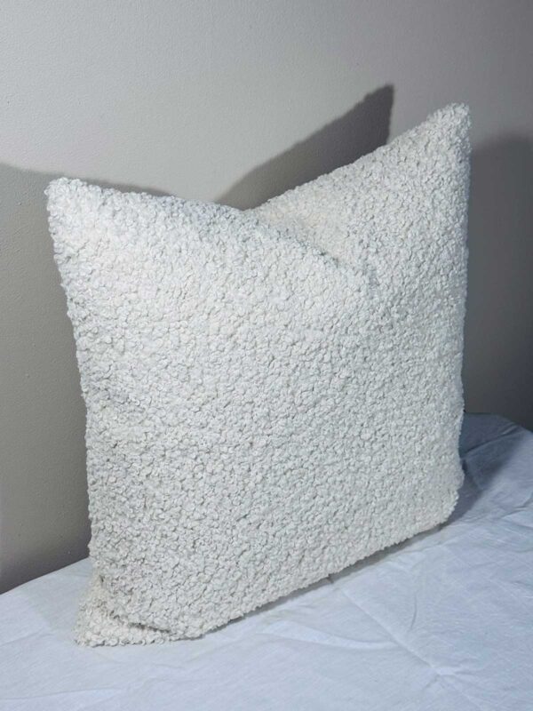 Kudde vit korthårig päls