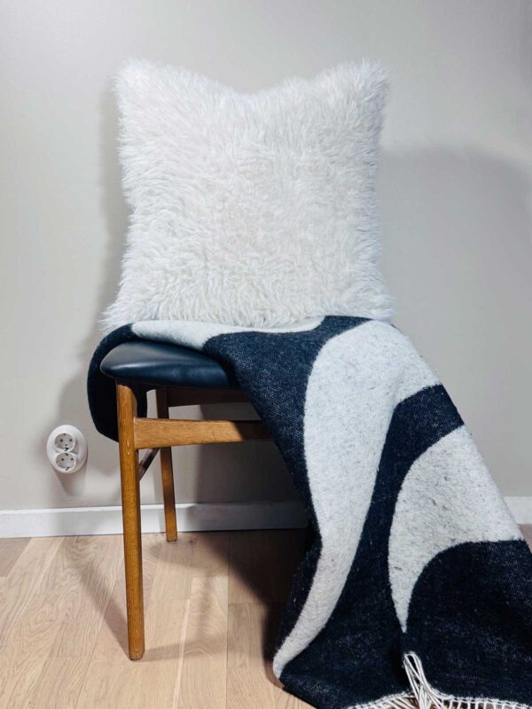 Kudde vit långhårig päls