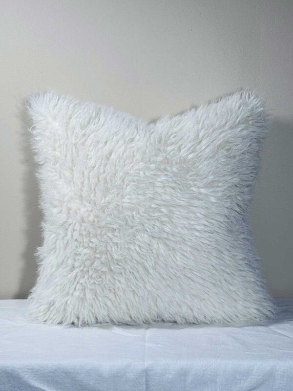 Kudde vit långhårig päls