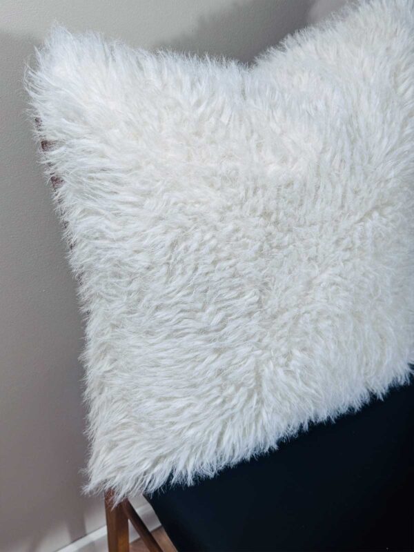 Kudde vit långhårig päls