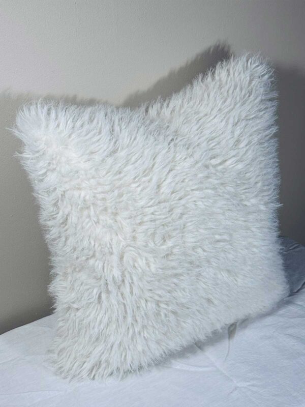 Kudde vit långhårig päls