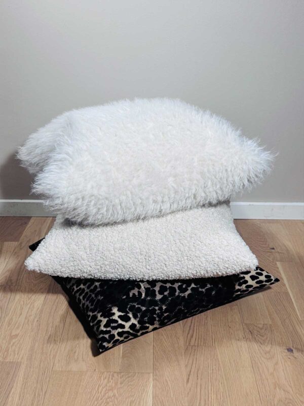 Kudde vit långhårig päls