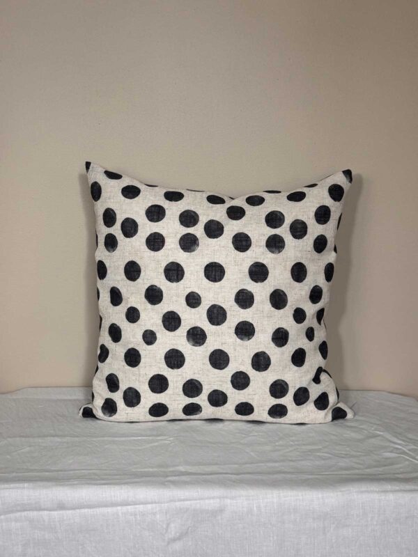 Kudde vit storprickig