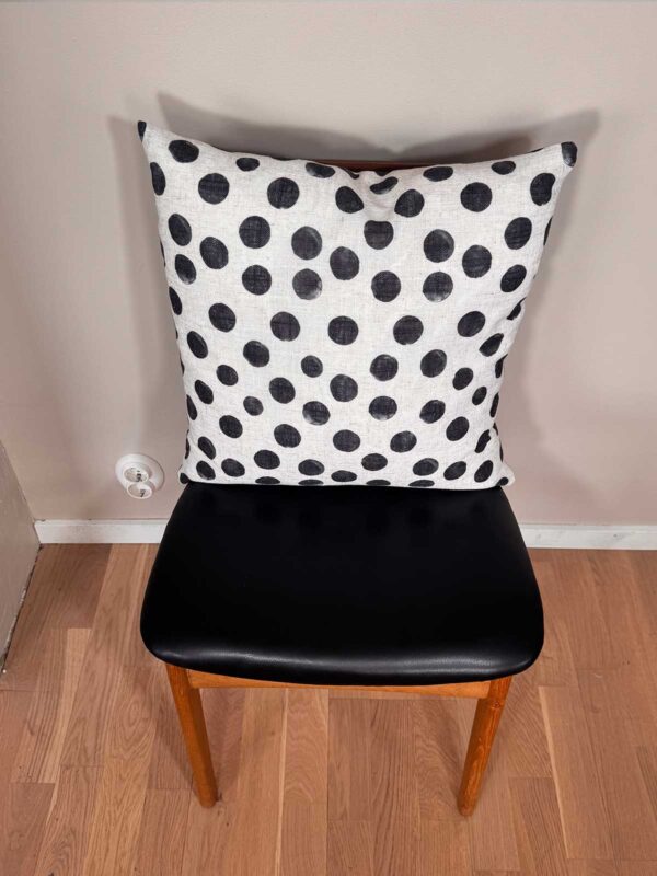 Kudde vit storprickig