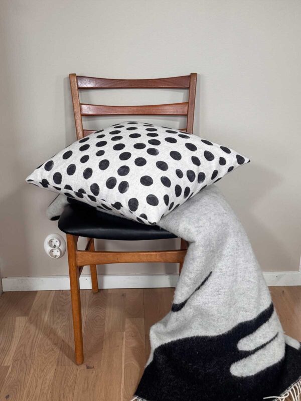 Kudde vit storprickig