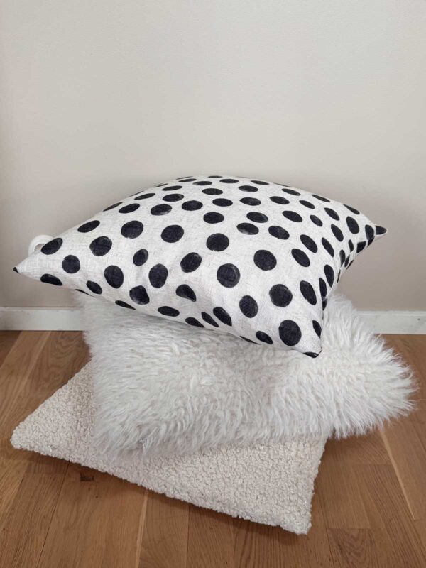 Kudde vit storprickig