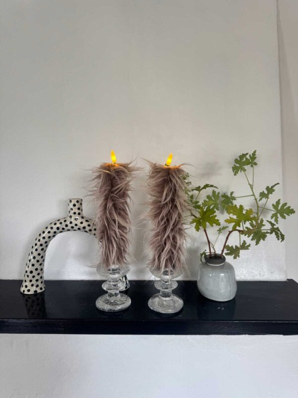 Ljuskitt beige långhårig päls