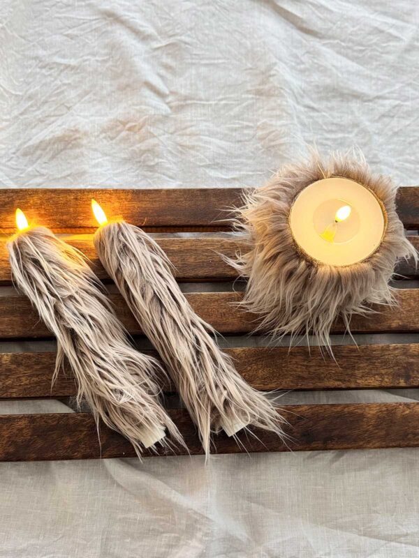 Ljuskitt beige långhårig päls