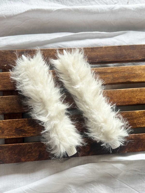 Ljuskitt vit långhårig päls