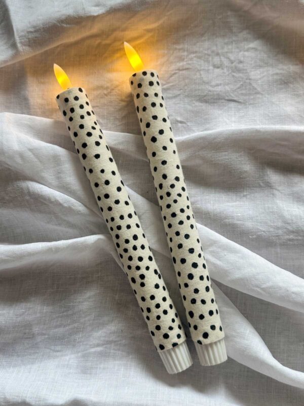 Ljuskitt vit småprickig