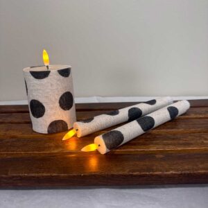 Ljuskitt vit storprickig