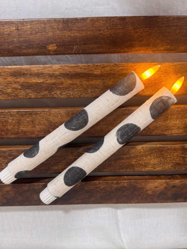 Ljuskitt vit storprickig