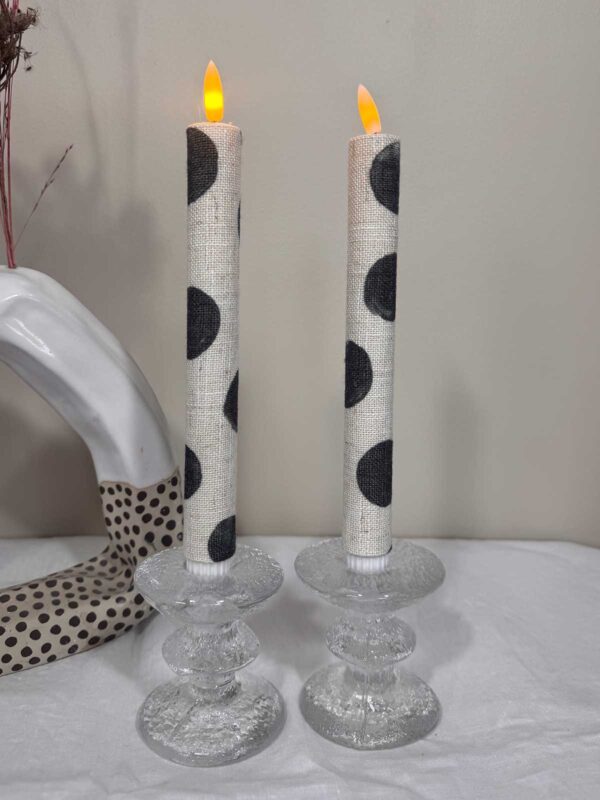 Ljuskitt vit storprickig