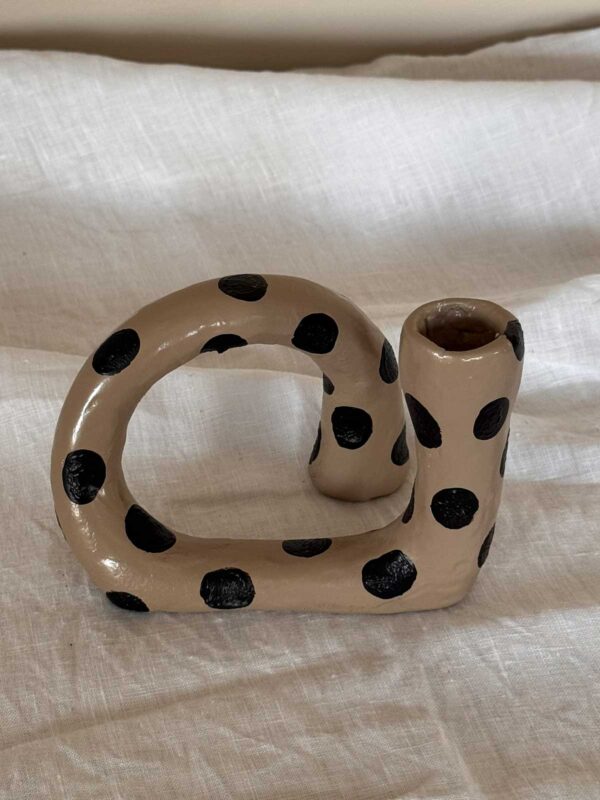 Loop ljusstake beige mellanprickig