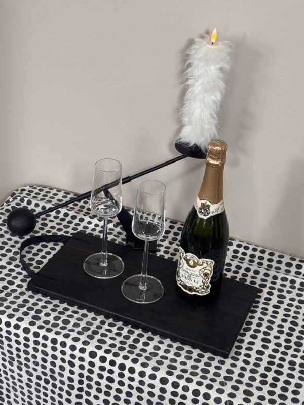 Serveringsbricka med läderhandtag