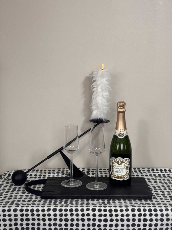 Serveringsbricka med läderhandtag