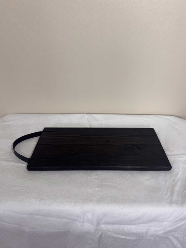 Serveringsbricka med läderhandtag