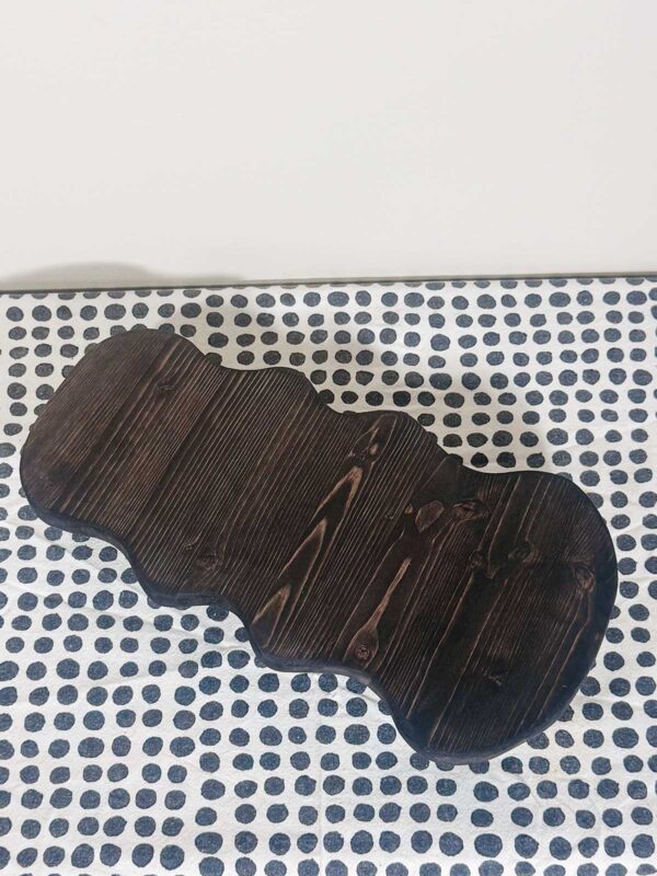 Träbricka våg medium svart