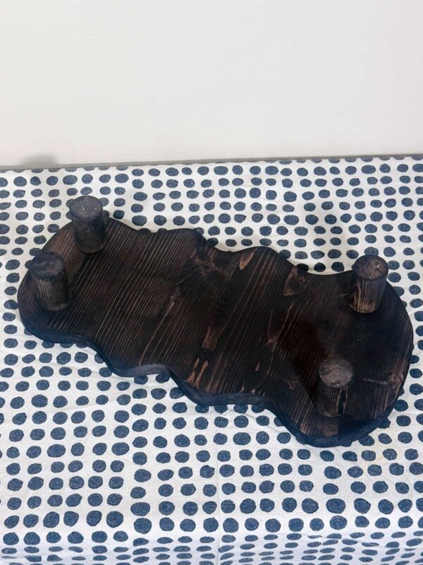 Träbricka våg medium svart