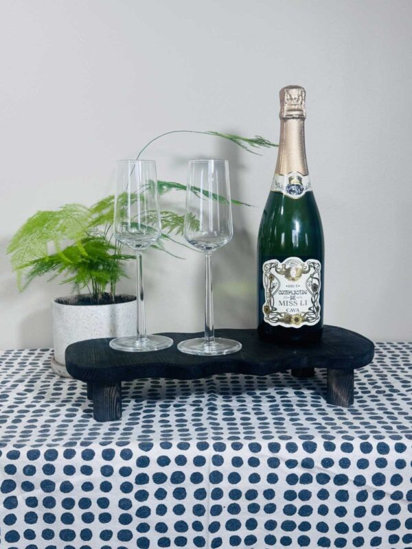 Träbricka våg medium svart